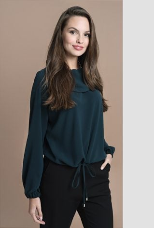 Bluzka szerokim kołnierzem