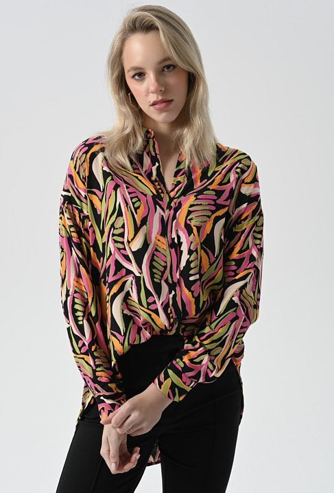 Koszula z wiskozy w energetyczny print