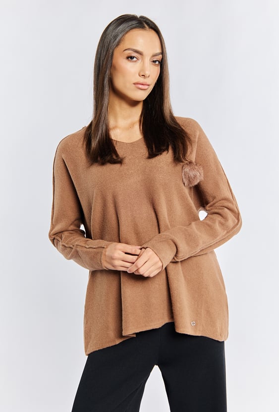 Sweter damski z futrzanym pomponem