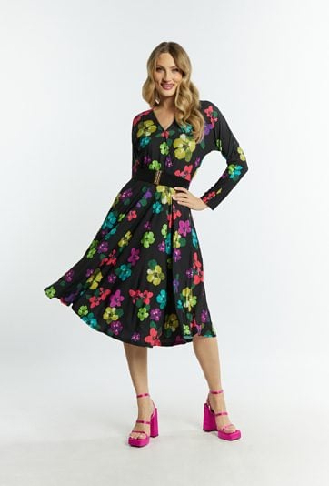 Rozkloszowana sukienka z paskiem