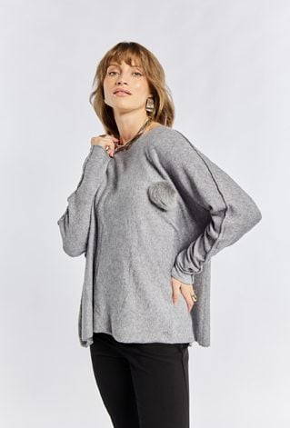 Sweter damski z futrzanym pomponem