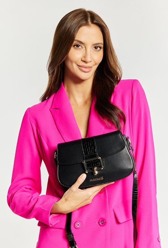 Kuferek damski z ciekawym zapięciem