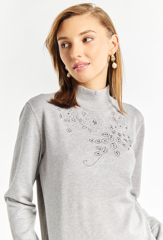 Sweter damski z haftem