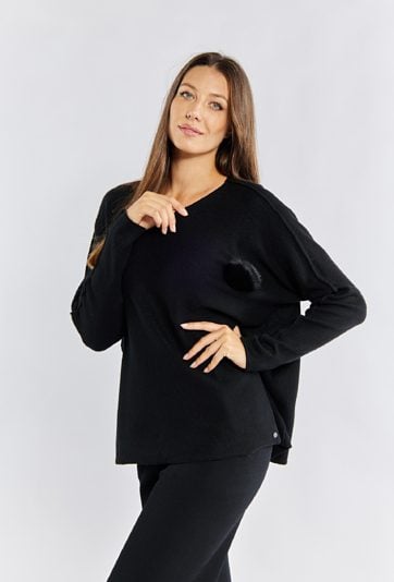 Sweter damski z futrzanym pomponem