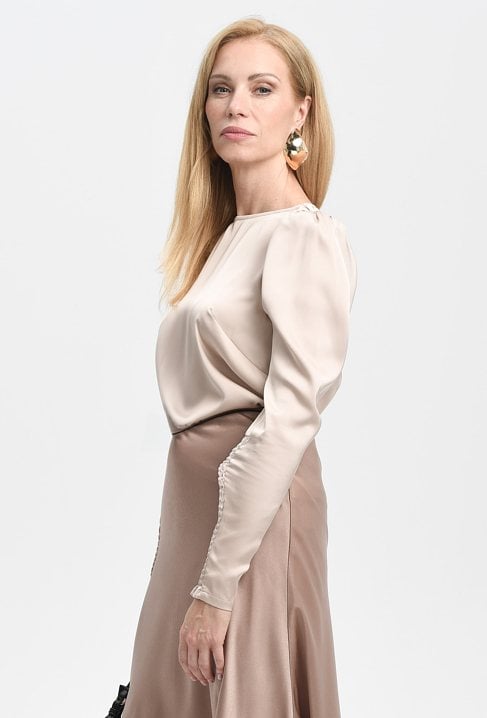 Satynowa bluzka z bufką