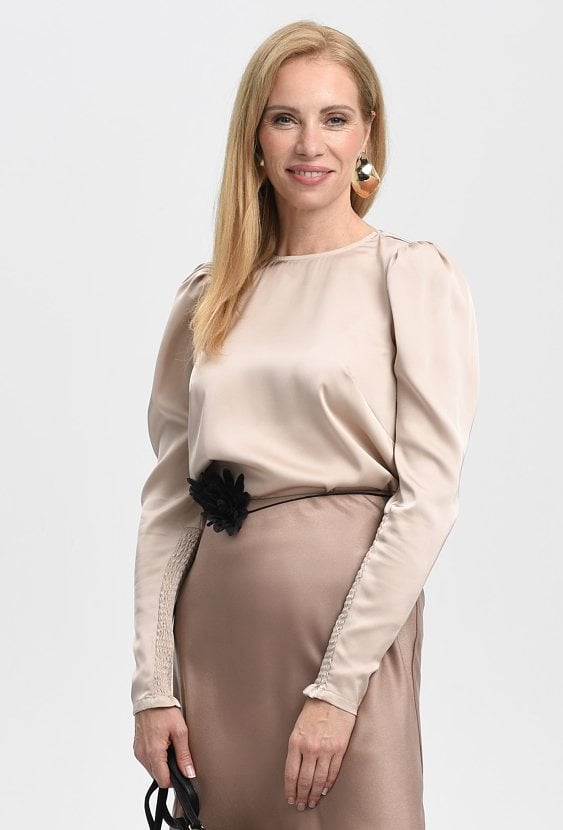 Satynowa bluzka z bufką