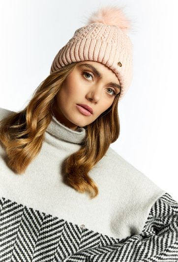 Czapka damska z pomponem