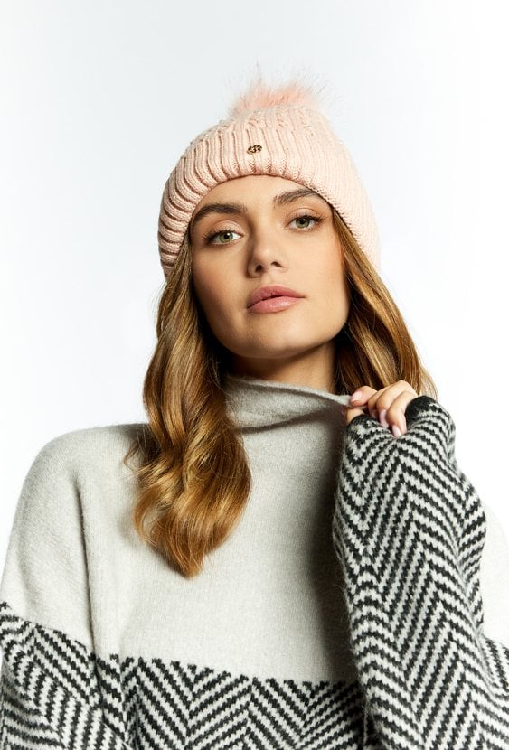 Czapka damska z pomponem