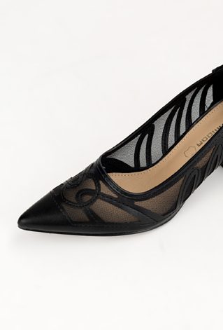 Czółenka z ażurowym wykończeniem