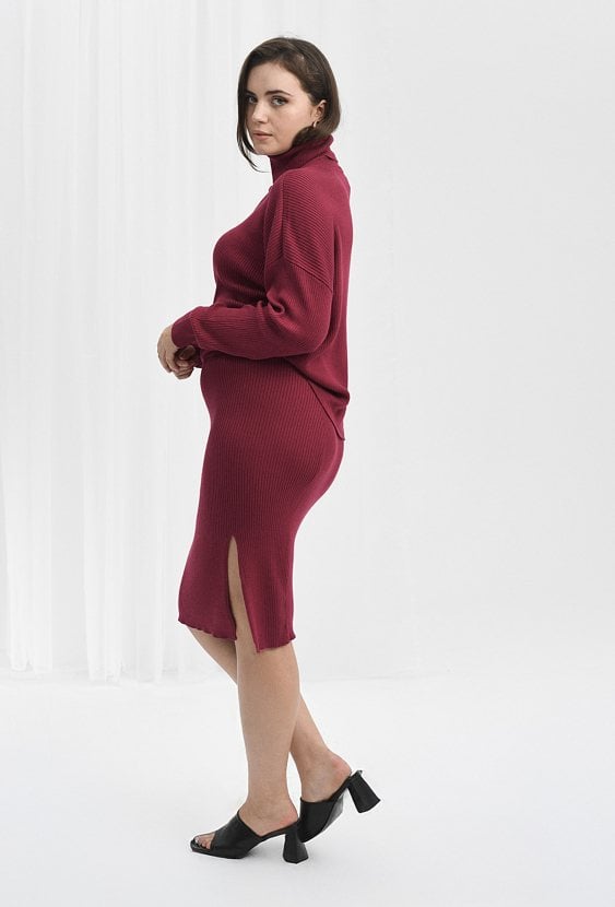 Ołówkowa spódnica z dzianiny