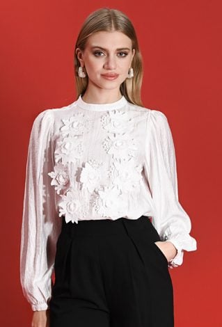 Bluzka z aplikacją w kwiaty