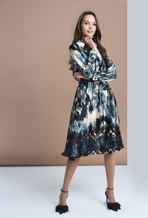 Sukienka z satynowej tkaniny w energetyczny wzór