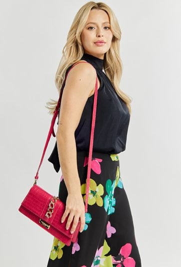 Kuferek z ozdobną aplikacją