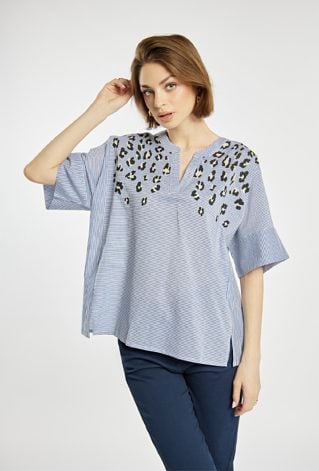 Bluzka z paskami i wzorem