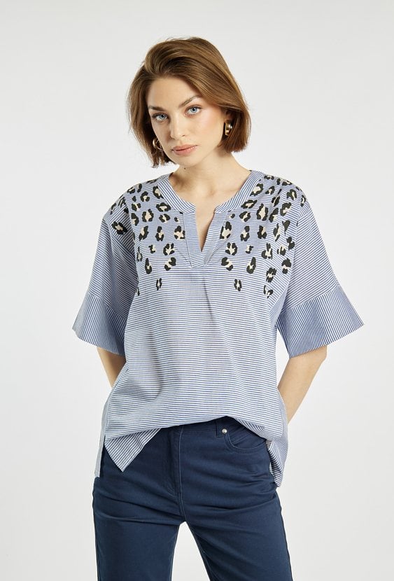 Bluzka z paskami i wzorem