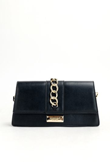 Kuferek z ozdobną aplikacją