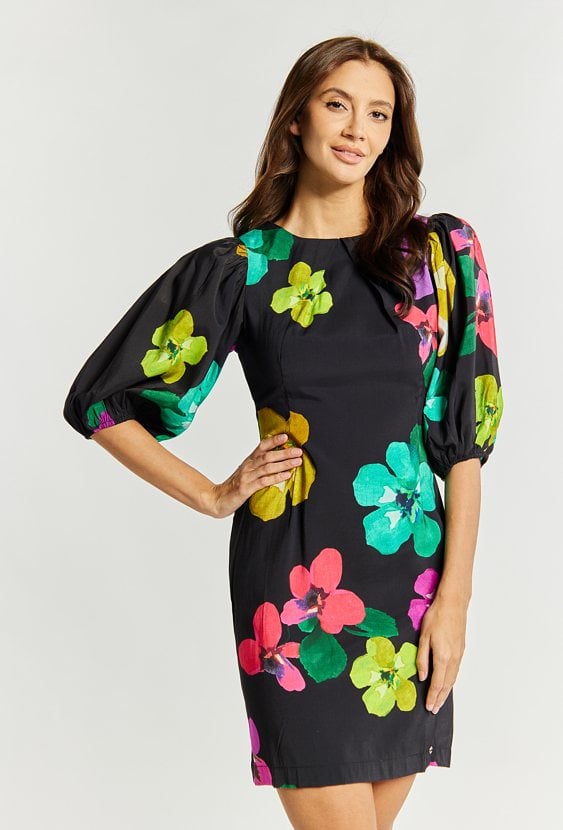 Sukienka z bufiastymi rękawami