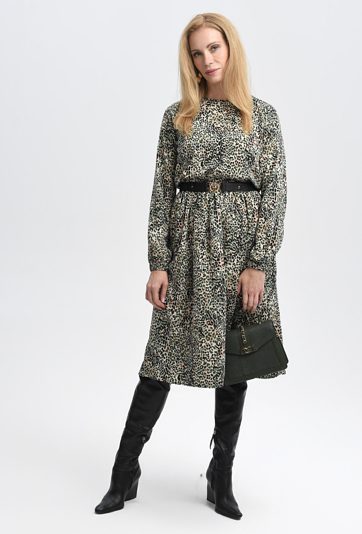 Satynowa sukienka w zwierzęcy print