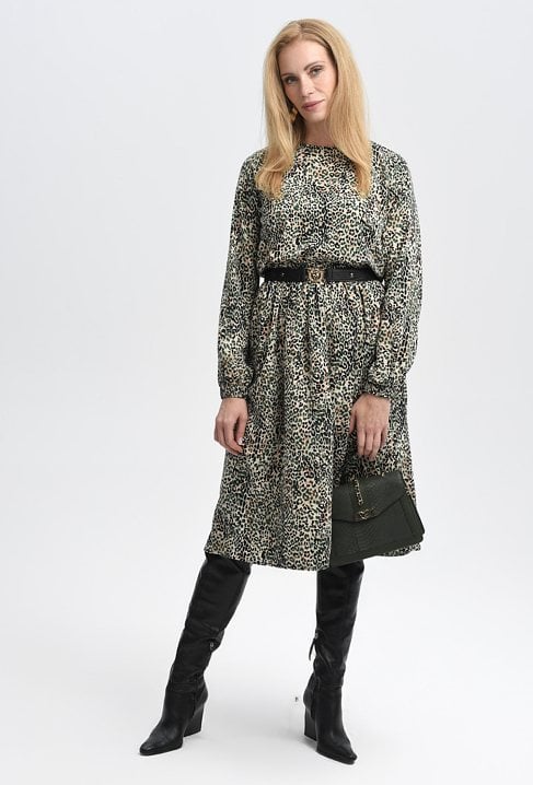 Satynowa sukienka w zwierzęcy print