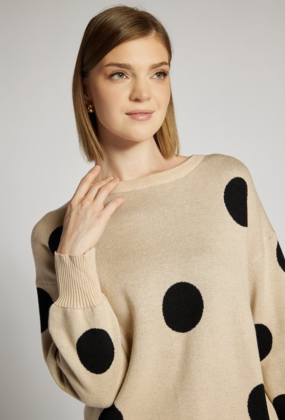 Sweter w grochy