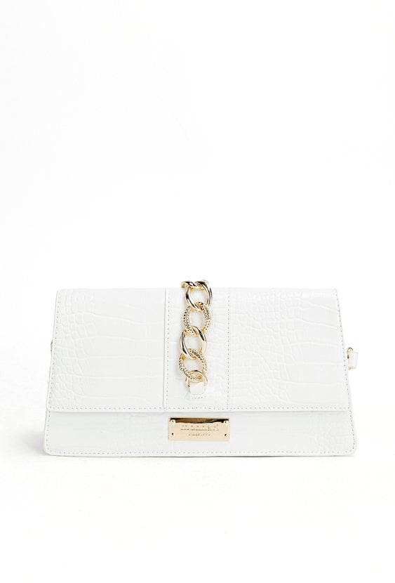 Kuferek z ozdobną aplikacją