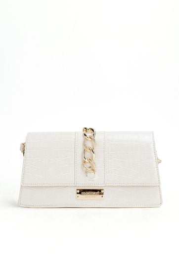 Kuferek z ozdobną aplikacją