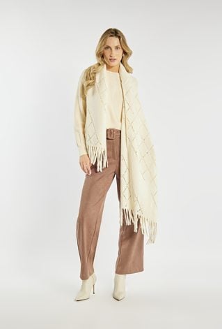 Ażurowy szal z frędzlami