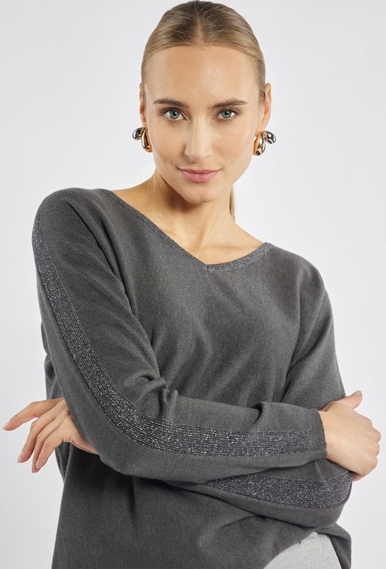 Sweter damski z połyskującym paskiem