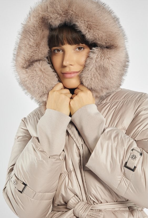 Płaszcz z wiązaniem