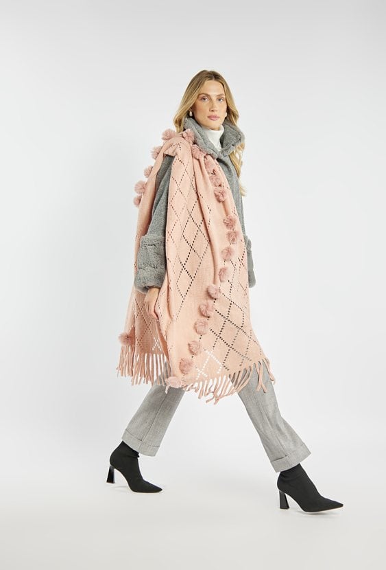 Szal w kolorze pudrowego różu