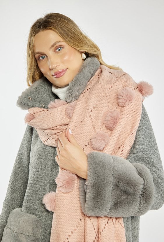 Szal w kolorze pudrowego różu