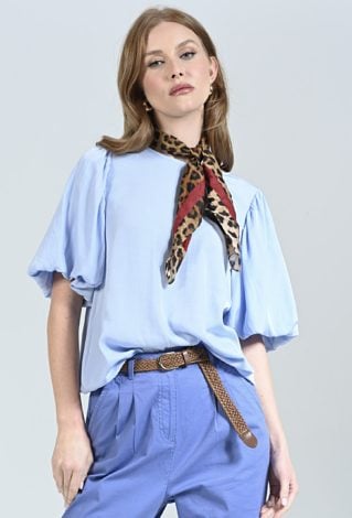 Błękitna bluzka z bufiastym rękawem