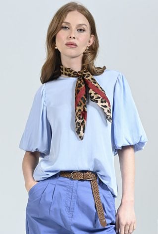 Błękitna bluzka z bufiastym rękawem