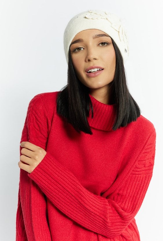 Czapka damska ze zdobieniem