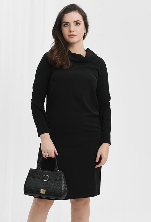 Sukienka z rozłożystym kołnierzem