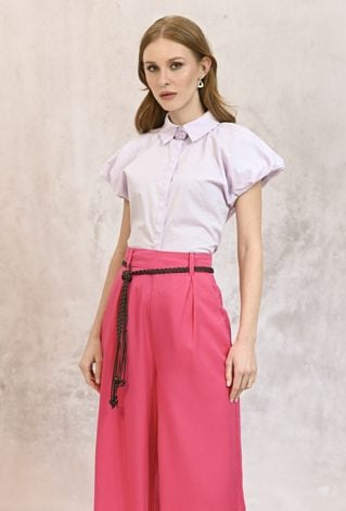 Elegancka różowa koszula z ozdobną różą