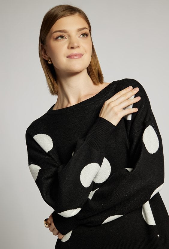Sweter w grochy