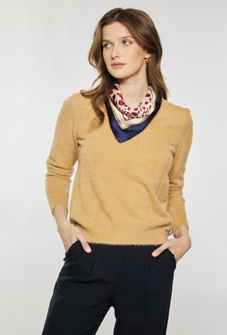 Sweter z krótkim włosiem