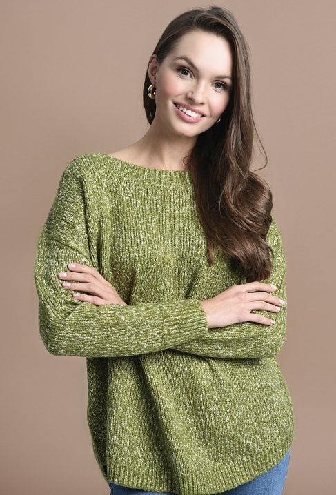 Zielony sweter z kolorową włóczką