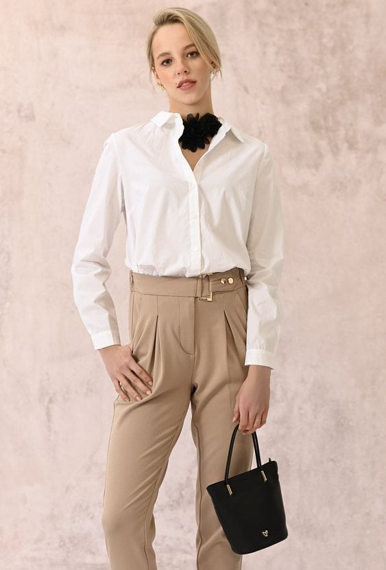 Biała klasyczna koszula z bawełny