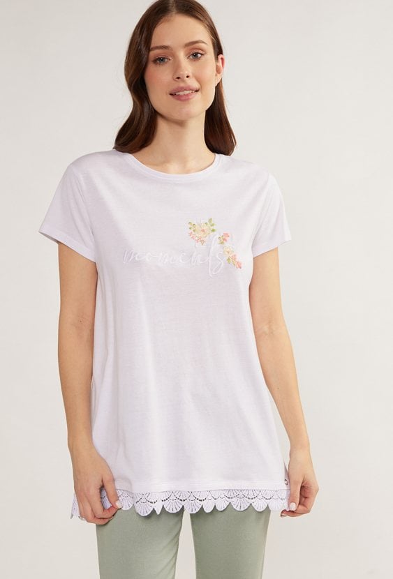 T-shirt z koronkowym wykończeniem