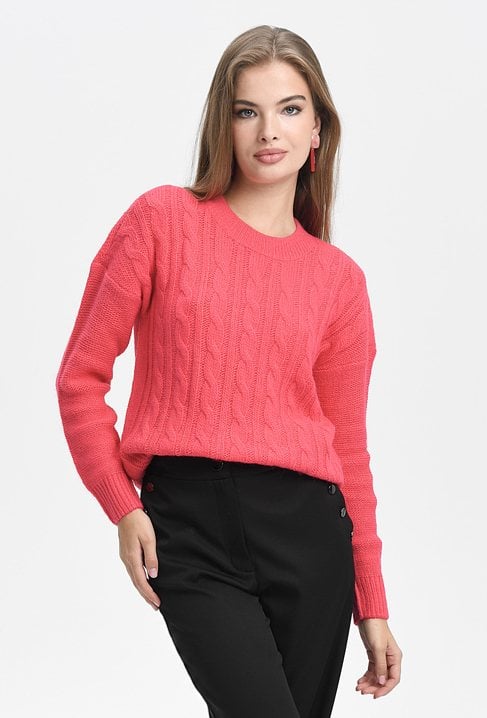 Sweter o warkoczowym splocie