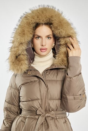 Płaszcz z wiązaniem