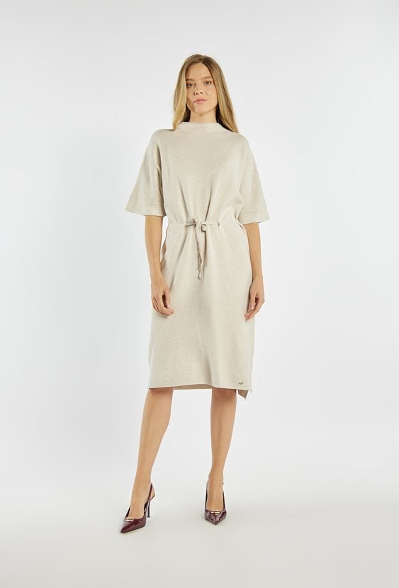 Dzianinowa sukienka z wiązaniem