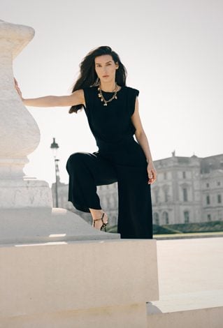 Czarna bluzka o kubełkowym fasonie