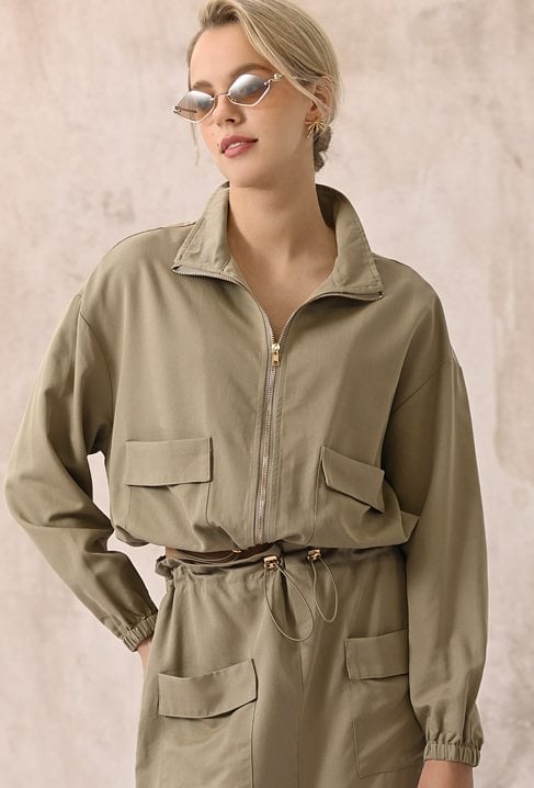 Oliwkowa kurtka typu bomber