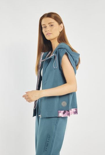 Kamizelka sportowa z kapturem