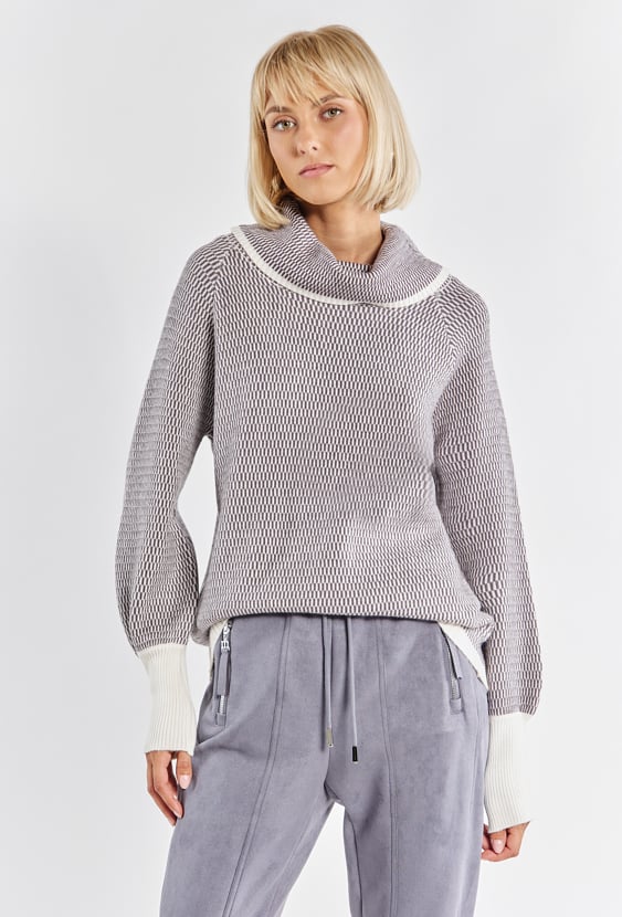 Sweter damski z luźnym golfem