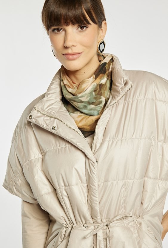 Luźna kamizelka na wiosnę