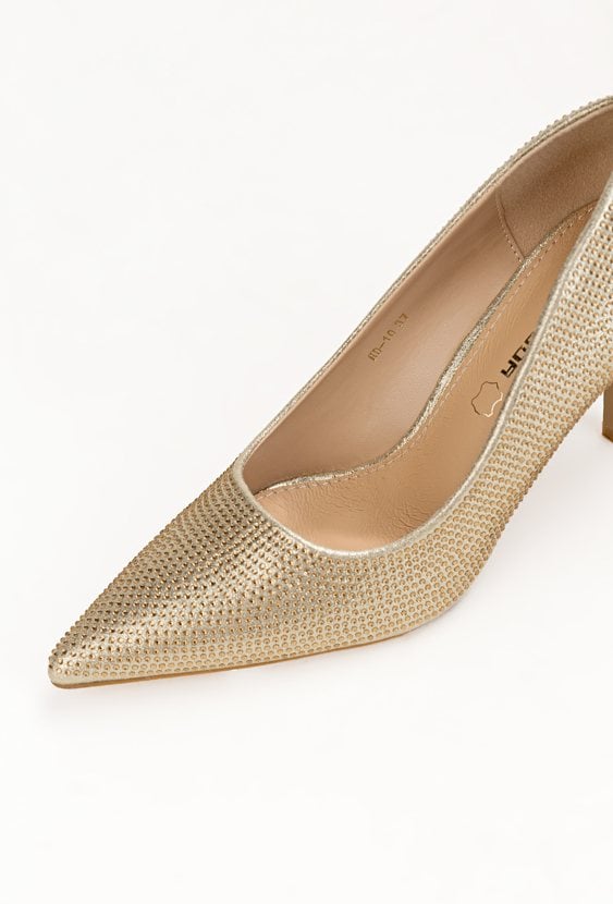 Czółenka ze zdobieniami